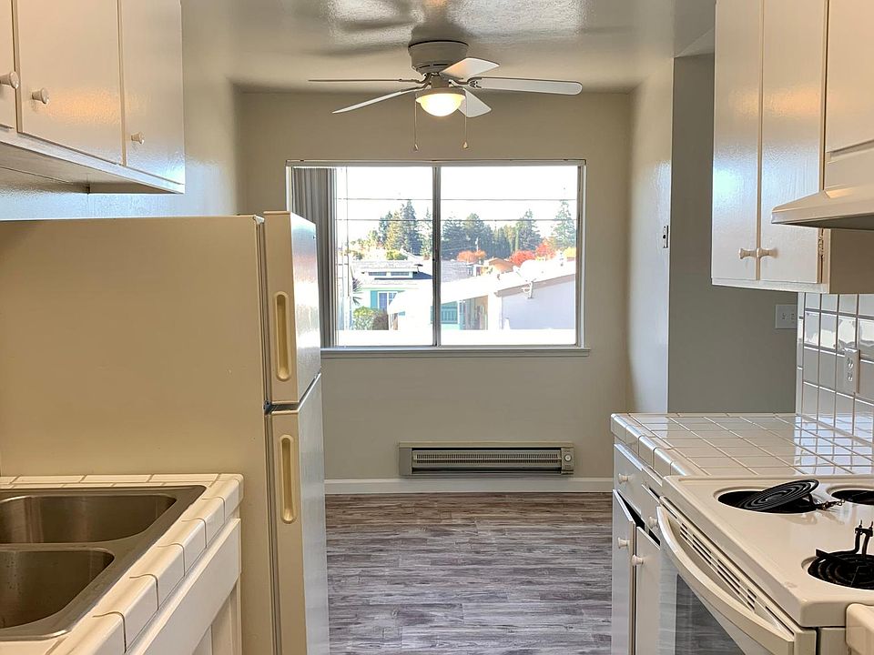 Unit 20 2bd/2b kitchen and dining room