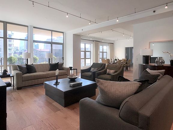 2nd image of 1035 N Dearborn St Unit 7W