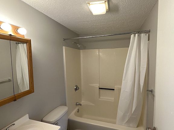 2nd image of 640 Washington St APT 3