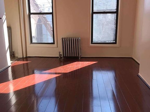 4th image of 46 Pulaski St Floor 2