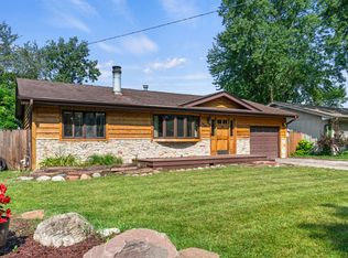 808 Riverside Dr, South Elgin, IL 60177