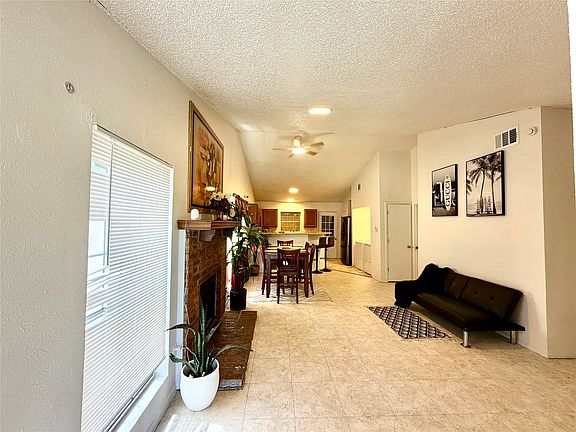 2nd image of 817 Colchester Dr