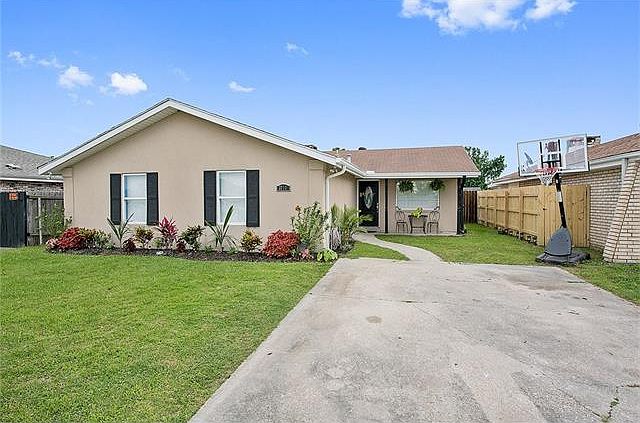 1st image of 3713 Plaza Dr