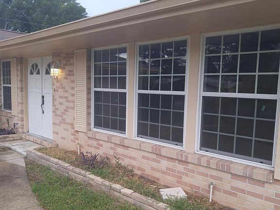 2nd image of 200 Dogwood Ln