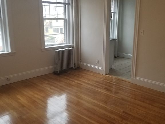 4th image of 30 Langdon St APT 7