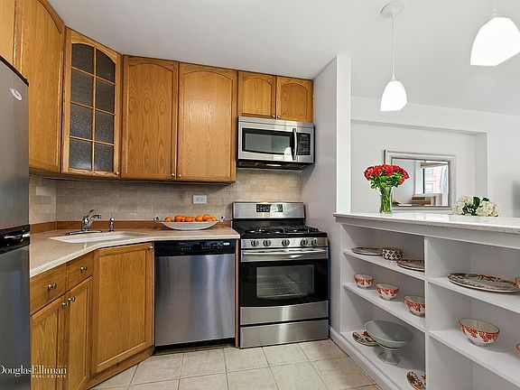 3rd image of 301 W 110th St APT 1D