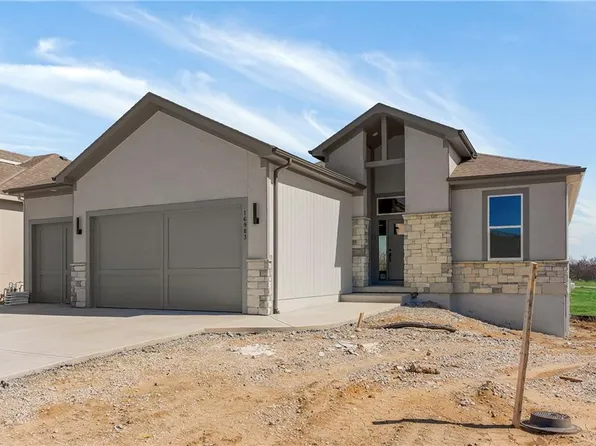 16983 S Cheshire St, Olathe, KS 66062