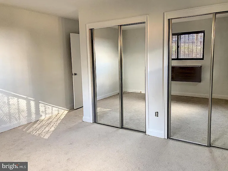 1573 N Colonial Ter #201Y — Photo 11