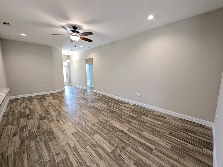 947 Kenzie Ln — Photo 3