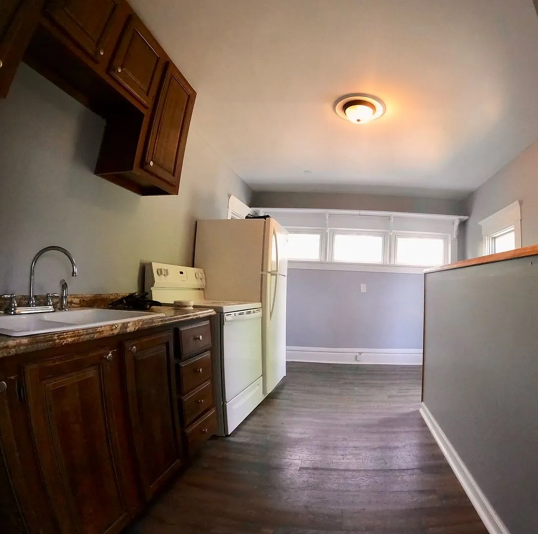 742 Broadway St. — Photo 3