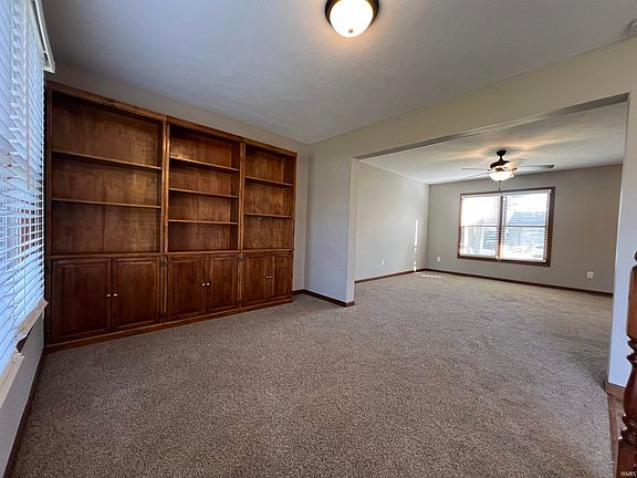 5th image of 10277 Charles St