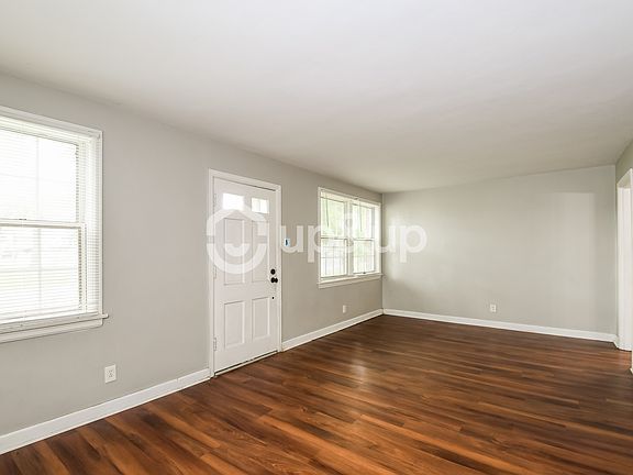 4th image of 7417 Parkwood Dr