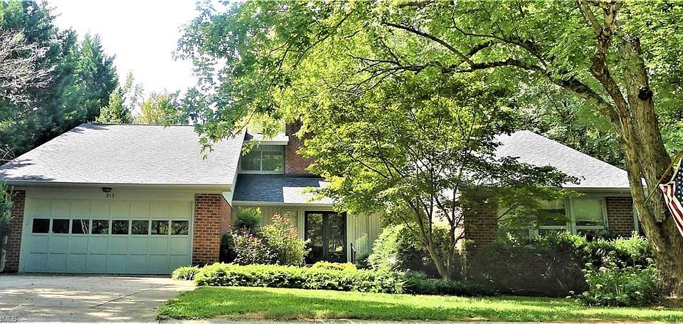1st image of 913 Country Club Dr