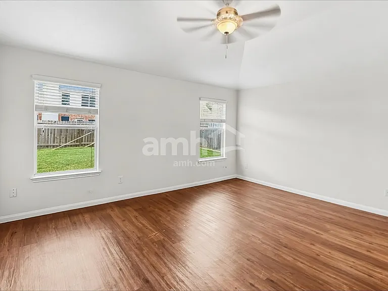 3934 Hawthorn Glen Ct — Photo 8