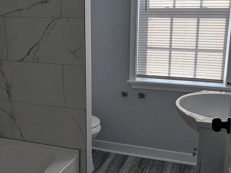 1613 Monteiro Ave — Photo 26