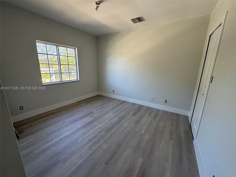 5736 Tyler St — Photo 9