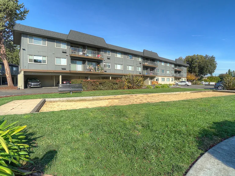 234 Escuela Ave — Photo 4