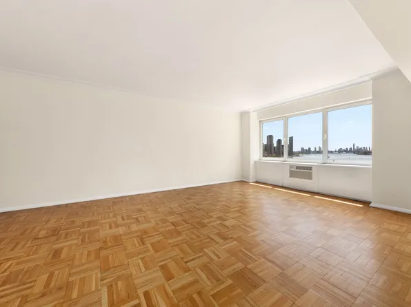 45 Sutton Place South 14N image 2 of 18