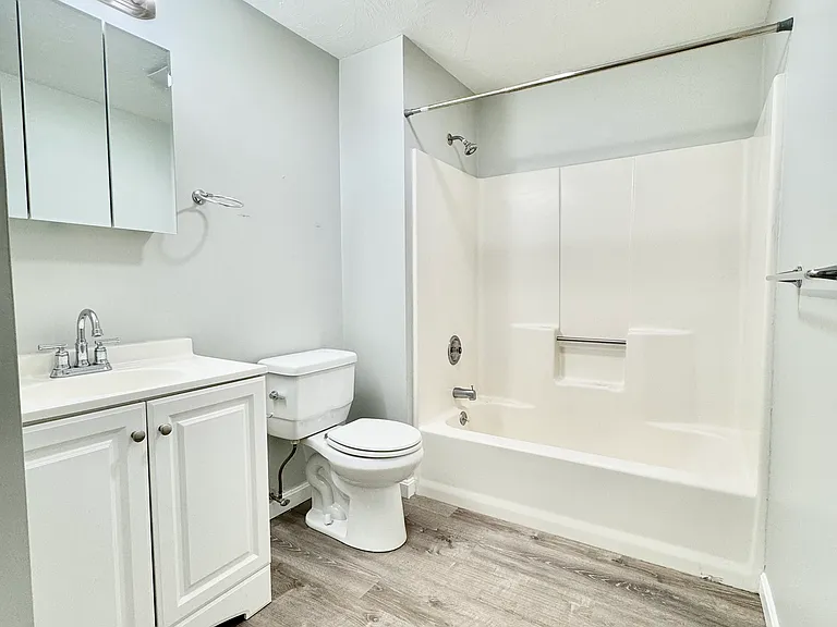 437 Sunderland Rd #J — Photo 9