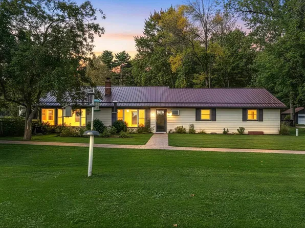 4135 Lade Beach Rd, Little Suamico, WI 54141