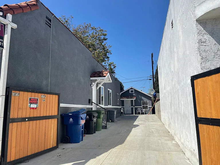 10507 S San Pedro St — Photo 6