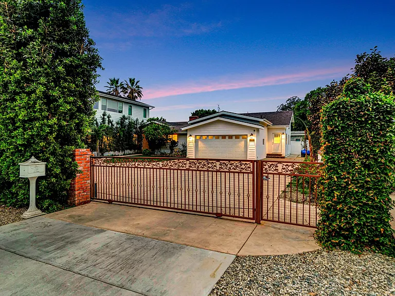 5817 Ranchito Ave — Photo 121