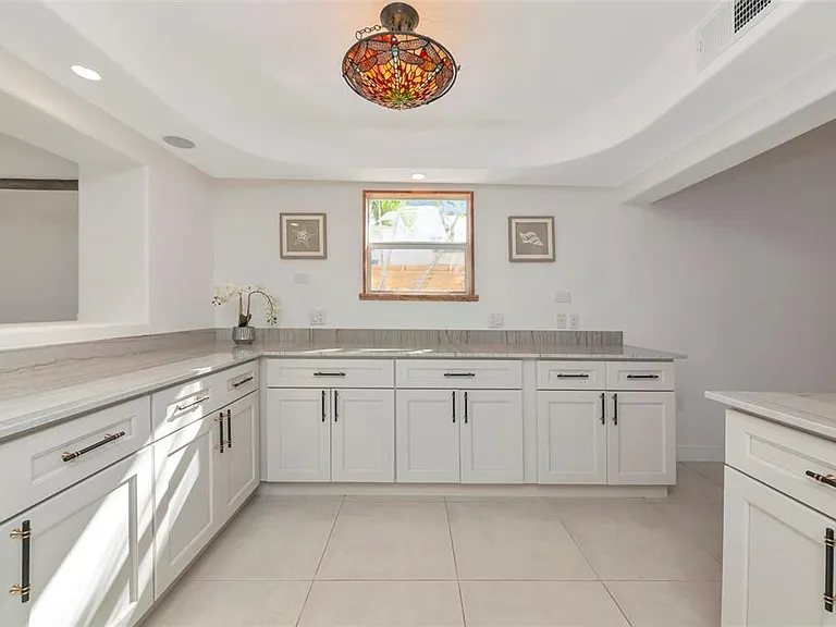 681 Avenida De Mayo — Photo 20