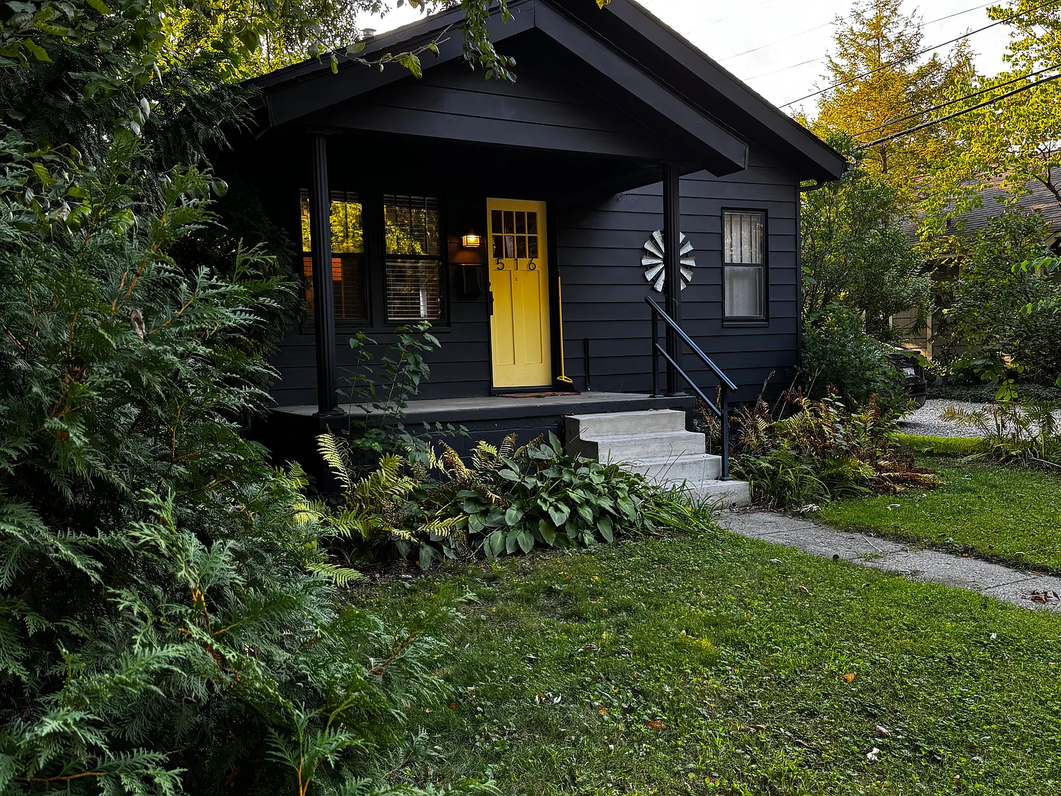 516 S Alexander Ave — Photo 1