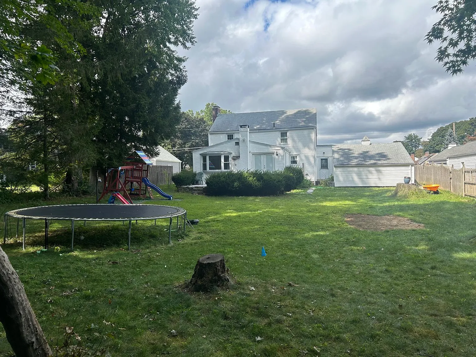3 bed, 1.5 bath, 1824 sqft, $2,700 — Photo 2