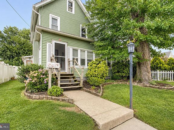 3rd image of 25 Oswego Ave