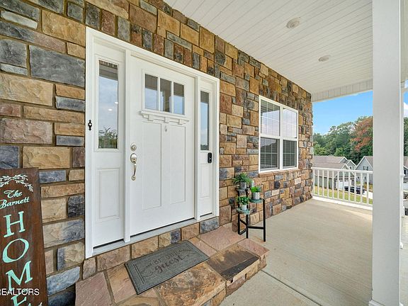 2nd image of 7724 Willow Branch Ln