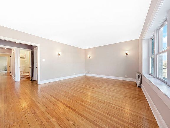 3rd image of 5828 N Clark St APT 2N