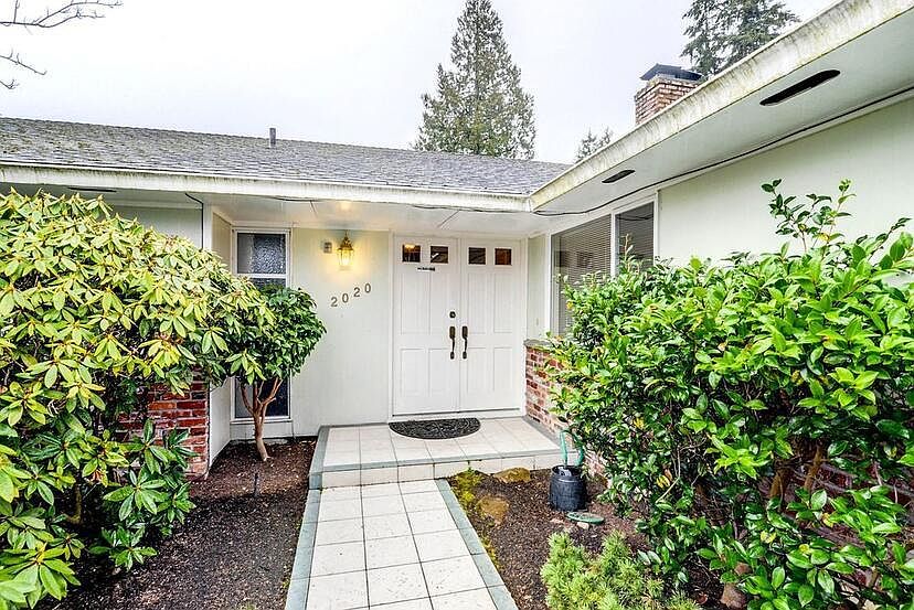1st image of 2020 183rd Ave NE