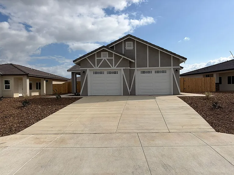 Cougar Trail 6011 — Photo 2