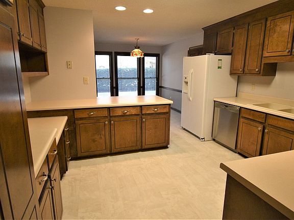 5th image of 209 Heathwood Dr