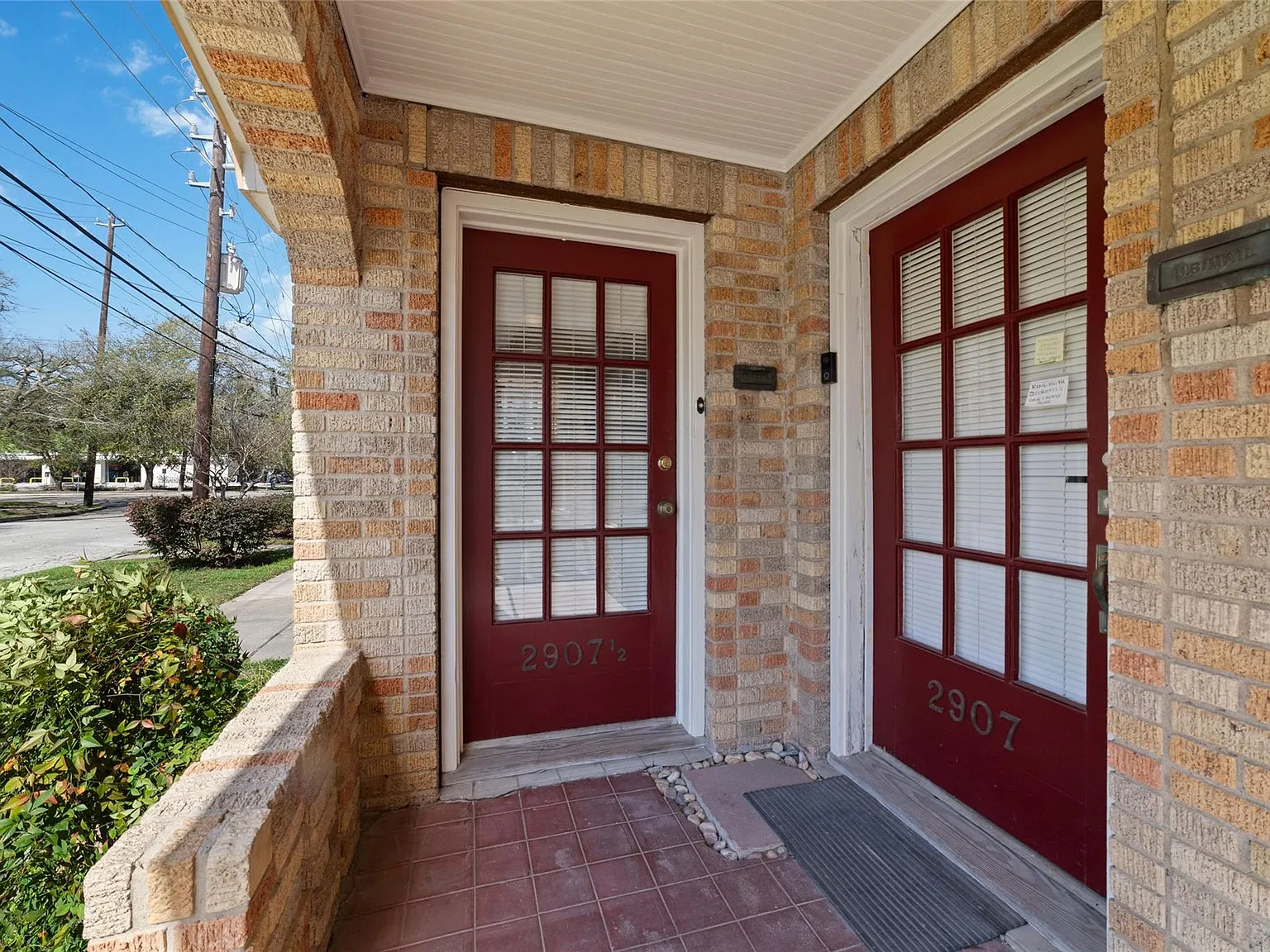 3 bed, 2.0 bath, 1681 sqft, $2,400 — Photo 3