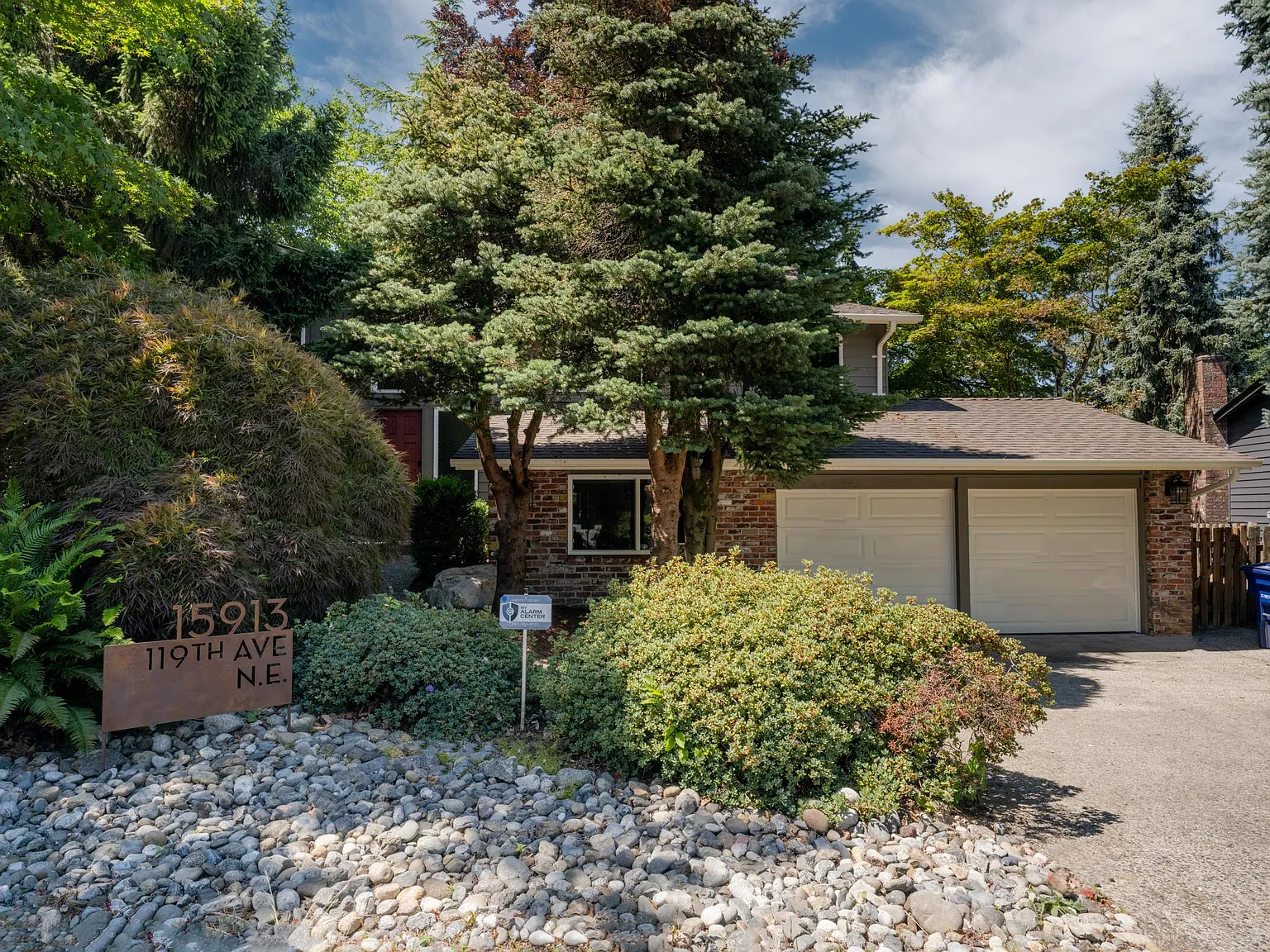 5 bed, 2270 sqft, $3,900 — Photo 1