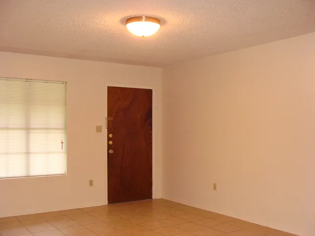 2 bed, 983 sqft, $925 — Photo 3