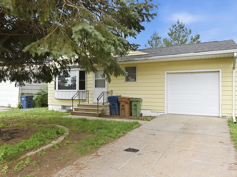 3202 Calhoun St — Photo 2