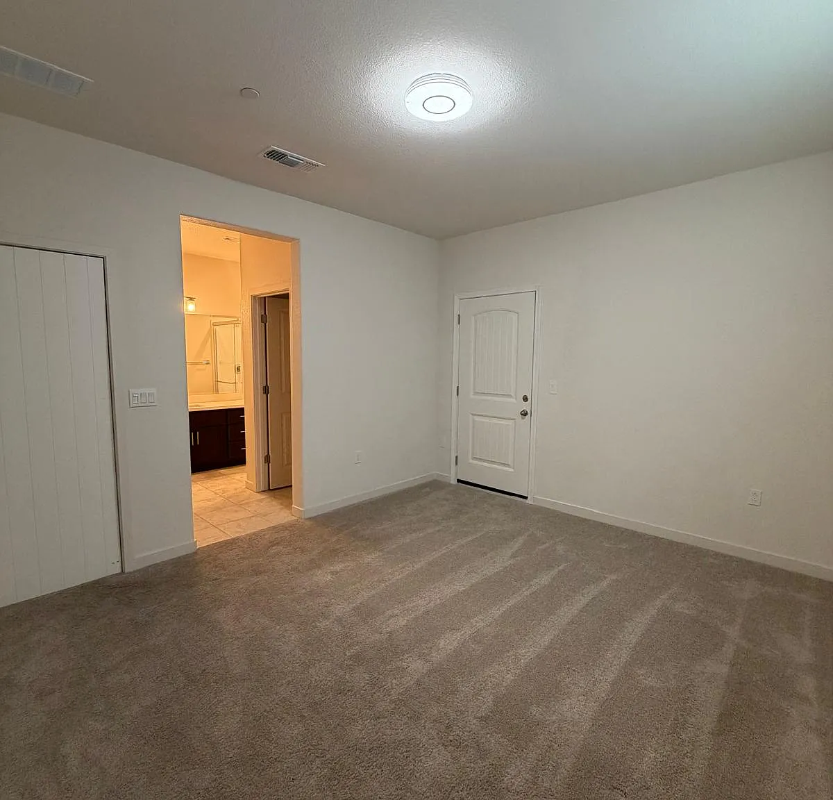 1 bed, 350 sqft, $1,000 — Photo 3