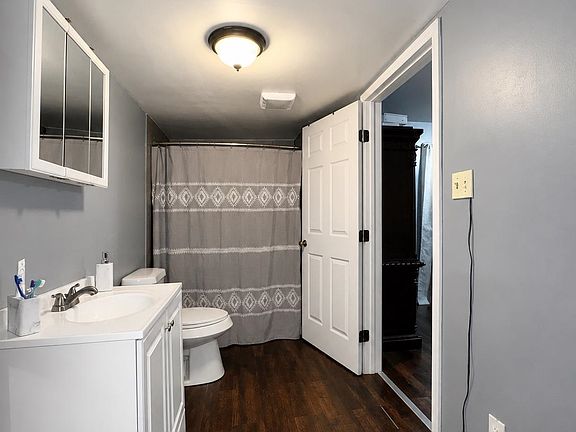 5th image of 211 Florence St