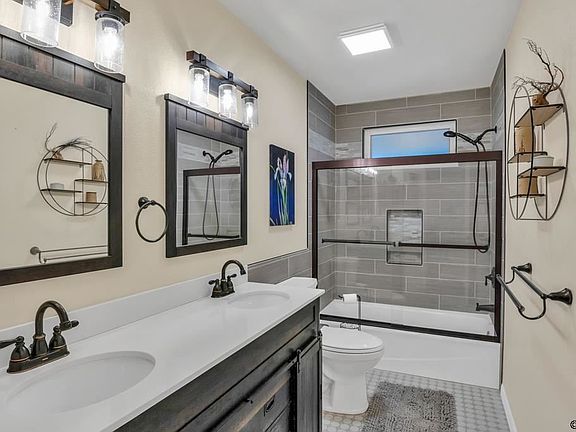 4th image of 2743 Juniper St