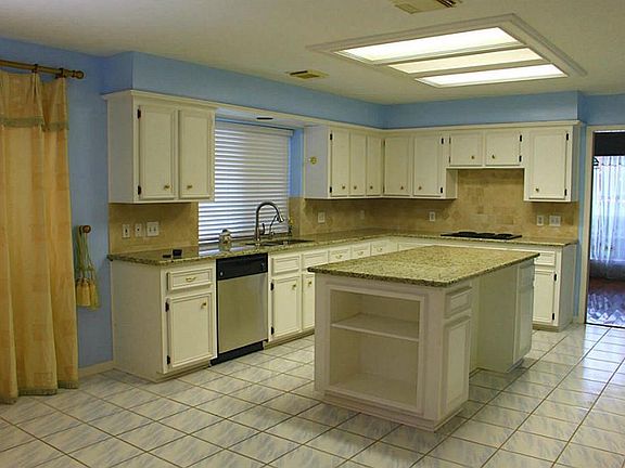 5th image of 4115 Saint Ives St