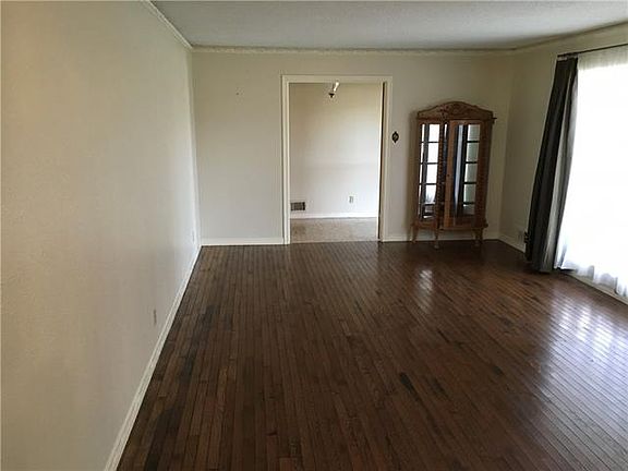 4th image of 2222 Sylvan Dr