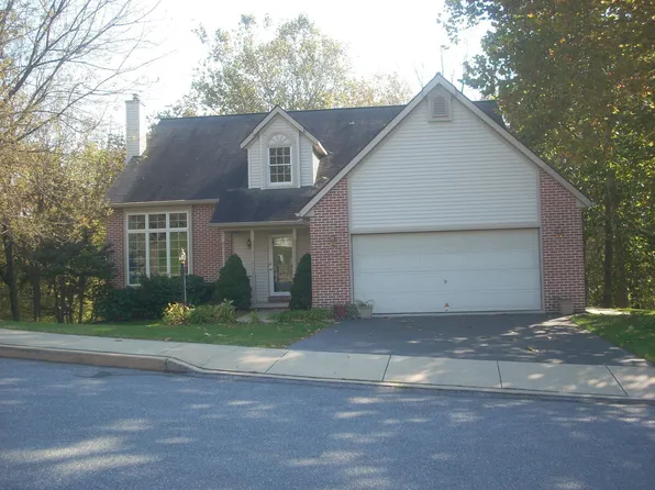 111 W View Dr, Akron, PA 17501