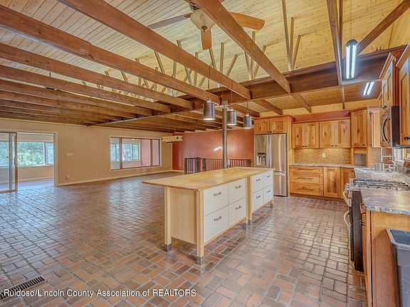 5th image of 109 Snowcap Dr