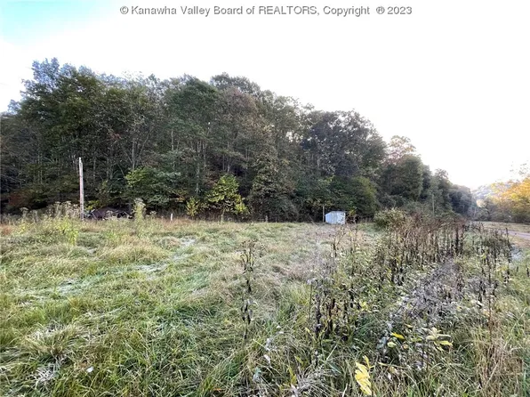 242 Sigman Fork Rd, Liberty, WV 25124