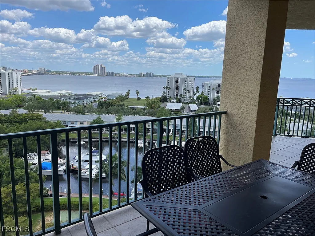 2 bed, 2.0 bath, 1786 sqft, $5,500 — Photo 2