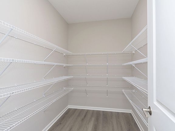 5th image of 7282 Barrett Dr