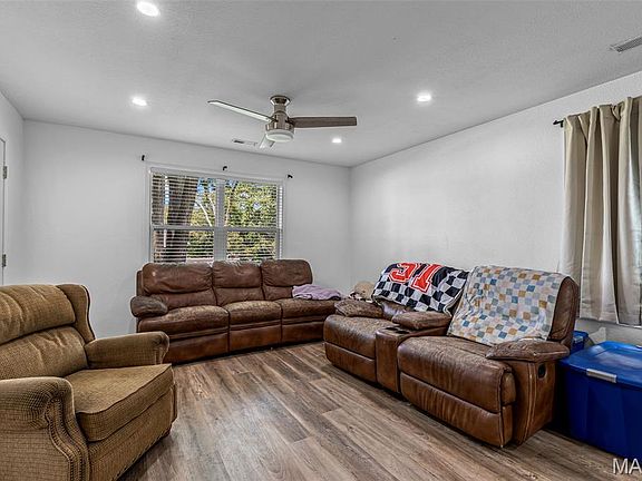 5th image of 603 4th St